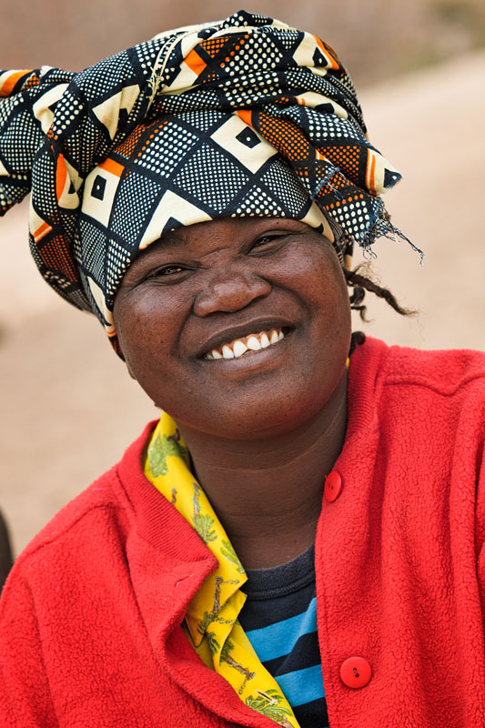  Woman between Pediva and Virei   Angola